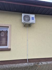 odprowadzenie skroplin z klimatyzatora w pomieszczeniu kuchennym