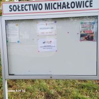 tablica informująca o sfinansowaniu projektu umieszczona na tablicy ogłoszeń